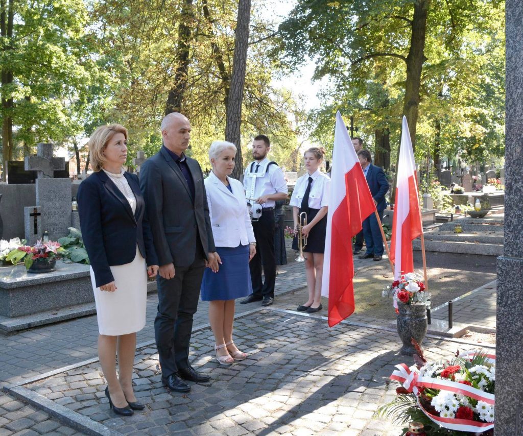 uroczystość przy piaseczyńskim pomniku ofiar sowieckiego zbrodniczego systemu, związane z 79. rocznicą agresji sowieckiej na Polskę
