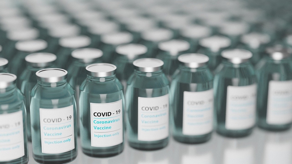 COVID-19 szczepienia dla Seniorów, foto: pixabay.com