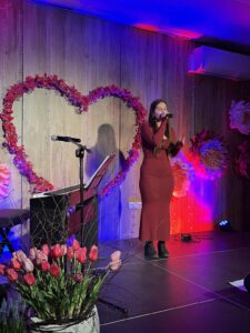 Koncert piosenek o miłości w Przystani Pod Klonami w Piasecznie
