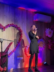 Koncert piosenek o miłości w Przystani Pod Klonami w Piasecznie